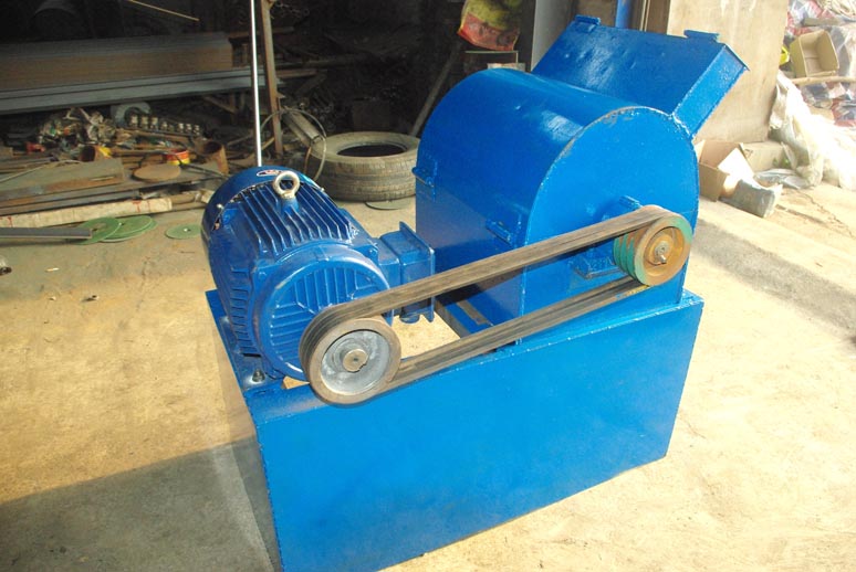 粉餅機(jī)，碎餅機(jī)，大餅打碎機(jī)，花生茶籽大豆餅粉碎機(jī)